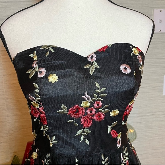 Chi Chi London Retro 50s Embroidered Tulle A-Line Tea Party Dress Size 4 - Picture 4 of 10